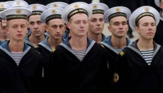 В Керчи украинские морпехи организовали концерт для поднятия боевого духа