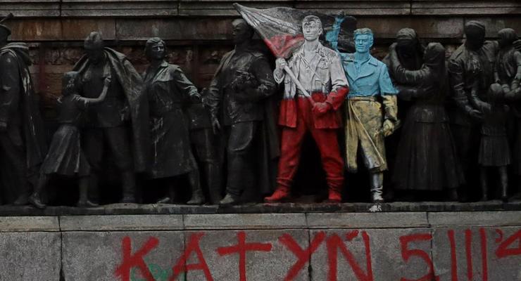 Арт-теракт в Софии. На памятнике партизанам появилось послание Путину