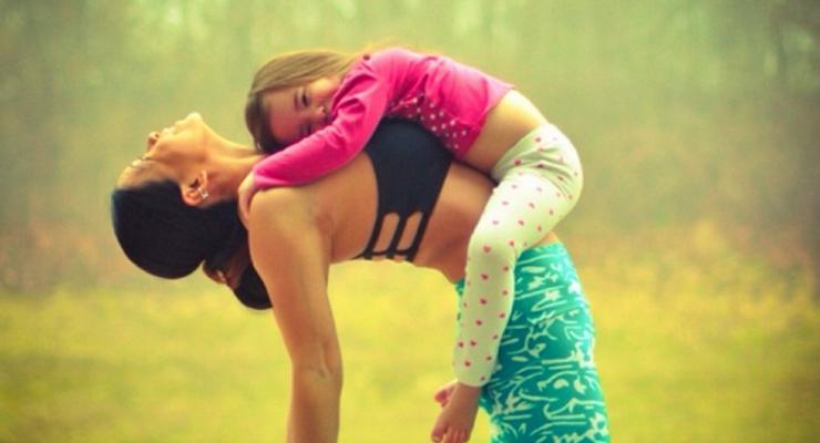 Моя мама - йог: Instagram учителя йоги и ее дочки покорил интернет