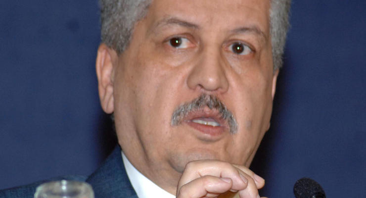 Премьер-министр Алжира ушел в отставку, чтобы возглавить предвыборный штаб президента