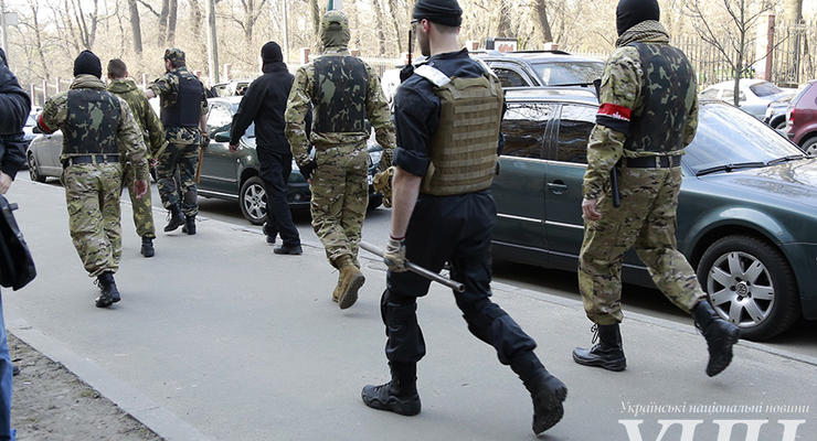 Стрелявших в центре Киева отпустили после переговоров с Самообороной Майдана