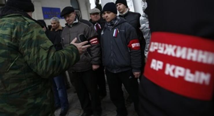 В Крыму один журналист нашелся, но вооруженные люди захватили другого