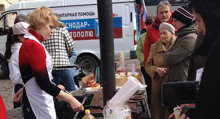 Жителей Севастополя в день референдума угощают российскими блинами