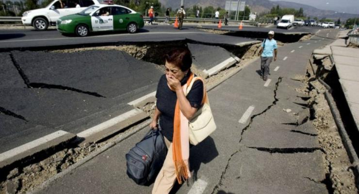 В Чили из-за угрозы цунами эвакуируют более 100 тысяч человек