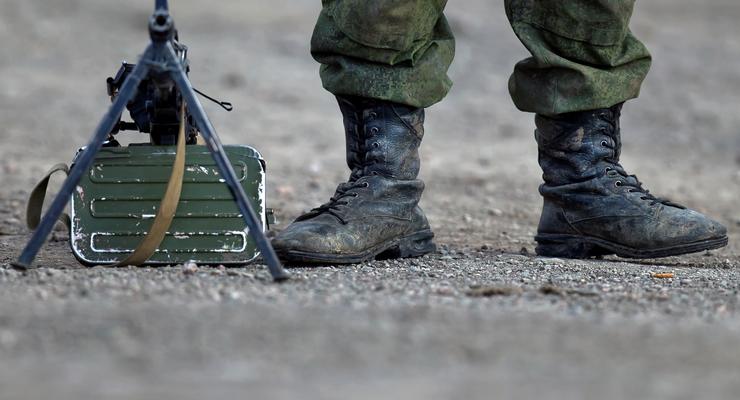 В Симферополе штурмуют военный топографический центр, один человек ранен