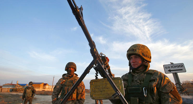 В ожидании врага: украинские военные на посту в Херсонской области