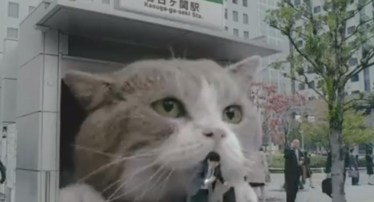 Кот-Годзилла шагает по Токио: оригинальная реклама жвачки