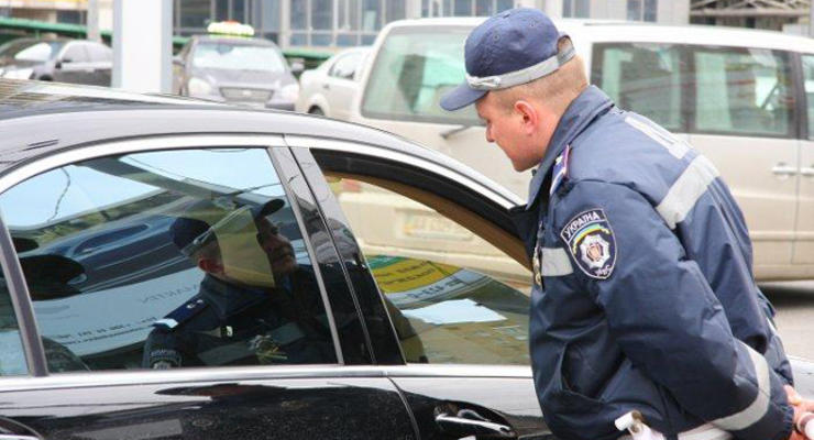 В Киевской области инспектор ГАИ попался на взятке в пять тысяч гривен