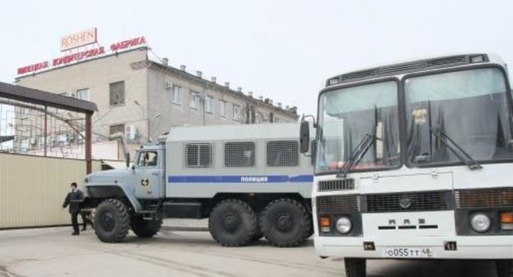 В Липецке ОМОН заблокировал кондитерскую фабрику Roshen