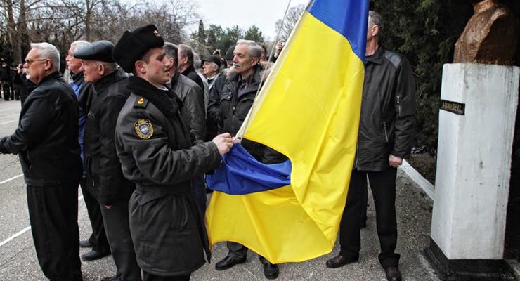 В Севастополе курсанты Нахимова снимали флаг Украины со слезами на глазах
