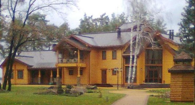 Прокуратура требует вернуть в госсобственность земли резиденции Януковича в Сухолучье