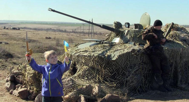 День в фото: Донецк помог армии, а Львов молился за Украину