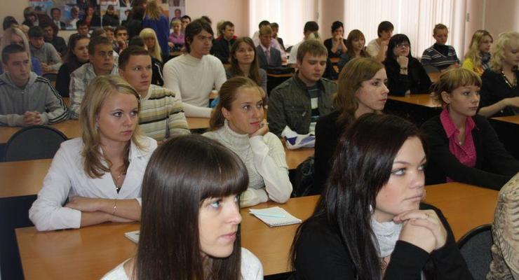 Студентам и школьникам России объяснят, зачем Путину Крым