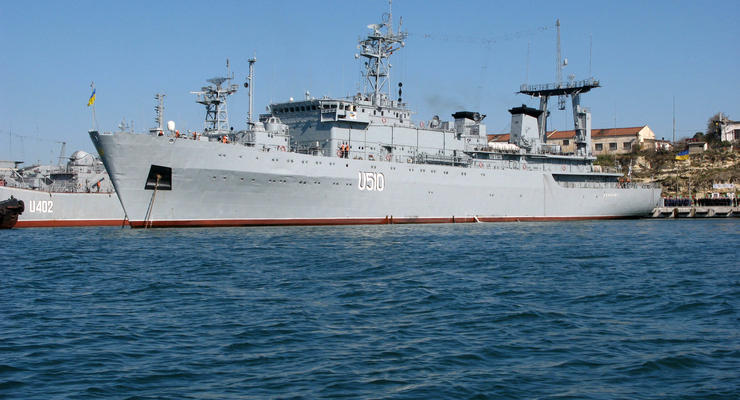 Два боевых корабля и восемь вспомогательных суден остаются в составе ВМС Украины