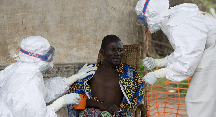 В столице Гвинеи зафиксирован случай смерти от лихорадки Эбола