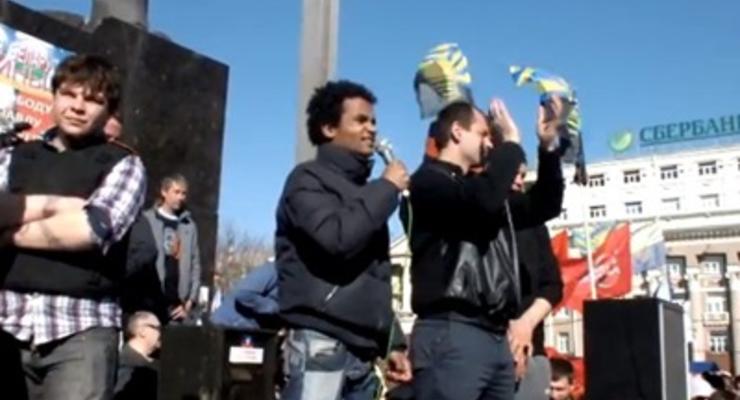 Пророссийские митинги в Донецке: темнокожий оратор из партии Лимонова будет выслан из Украины