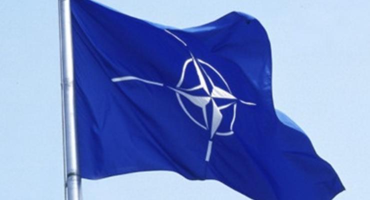 НАТО обсудит содействие Украине, но не военную помощь