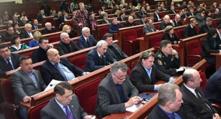 Донецкий облсовет требует от Рады проведения местных референдумов