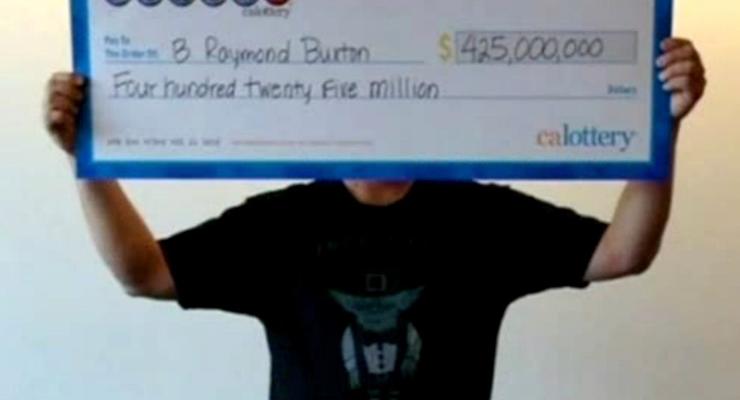 Мужчина, выигравший $425 млн в лотерею, пришел за призом лишь через месяц