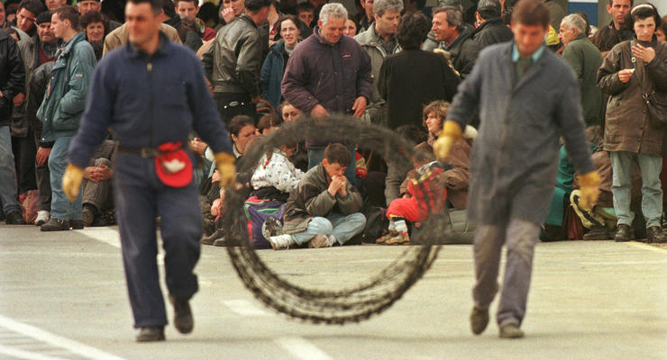 Корреспондент 10 лет назад: Взрывоопасная Македония