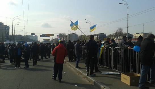 В Киеве предприниматели заблокировали движение по бульвару Перова