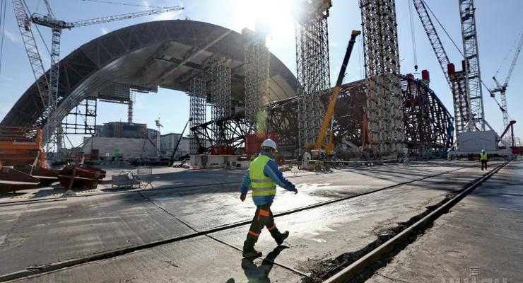 День в фото: строительство на Чернобыльской АЭС и антироссийский флешмоб