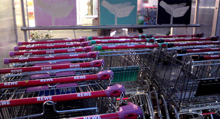 В Донецкой области покупатель "увел" из супермаркета 51 тележку