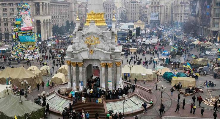 На Майдане ввели комендантский час