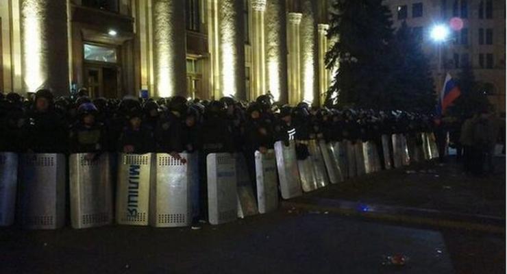 Пророссийские активисты штурмом взяли Харьковскую облгосадминистрацию