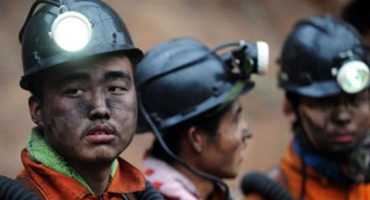 На шахте в Китае под землей заблокировано 22 человека