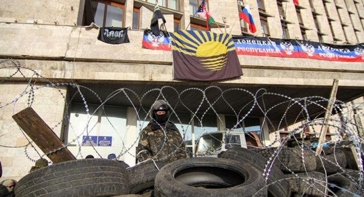 Митингующие в Донецке вооружены автоматами и гранатометами - СМИ