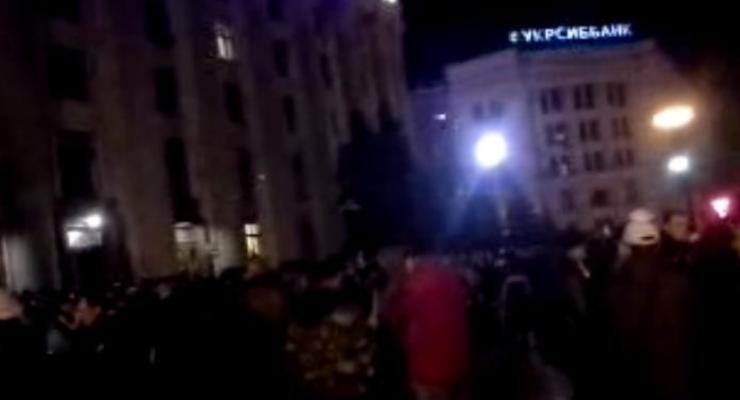 Пожар в Харьковской ОГА потушен: здание заняли митингующие