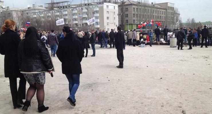 Вся плитка с площади у Донецкой облгосадминистрации ушла на баррикады