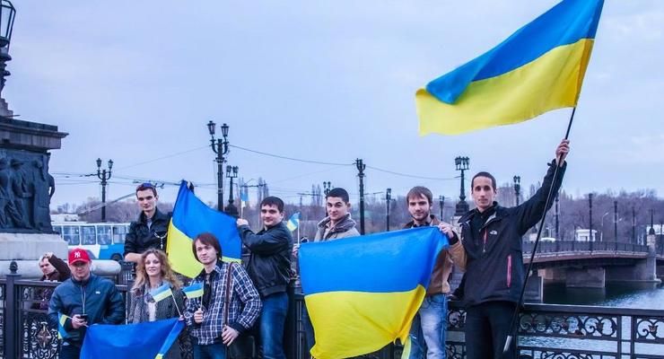 В Донецке прошел флеш-моб за единство Украины
