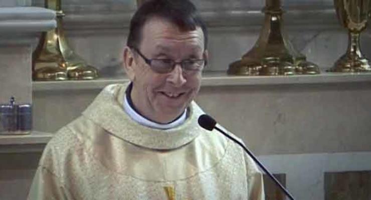 Аллилуйя: Священник покорил интернет свадебной песней