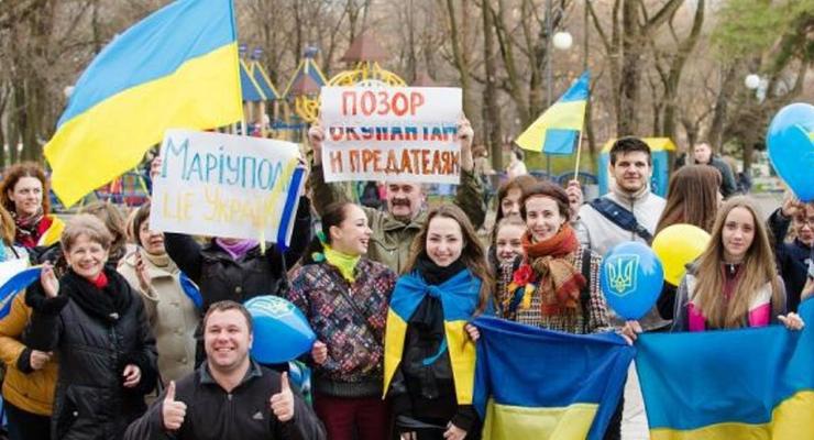 Жители Мариуполя организовали марш в поддержку Украины
