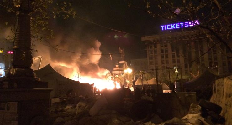 Ночью на Майдане был сильный пожар, возле Глобуса горели палатки