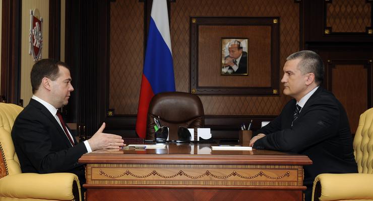 Аксенов пообещал легализовать крымскую самооборону