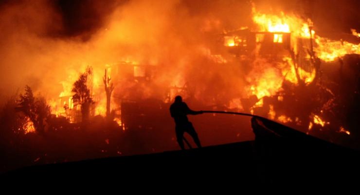 Из-за крупного пожара в Чили погибли 12 человек, уничтожено более 2 тысяч домов
