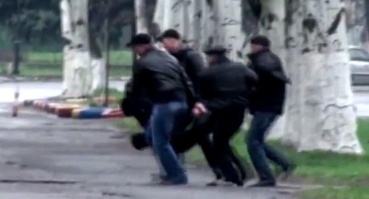 Видео с места расстрела автомобиля в Славянске