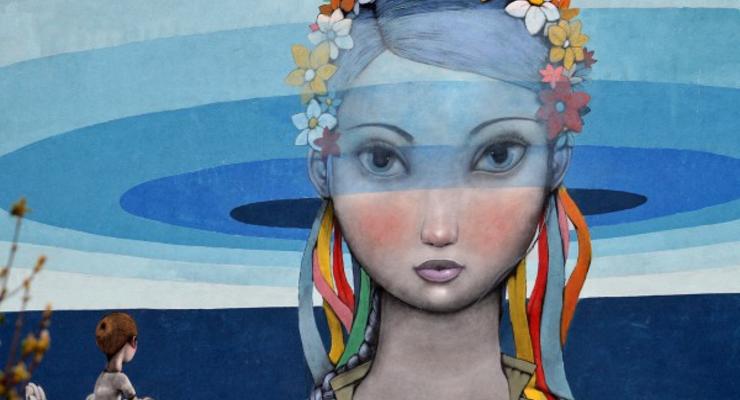 Аватар или украинка: на Подоле нарисовали 15-метровое граффити