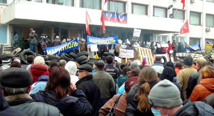 В Мариуполе подрались пророссийский и проукраинский митинги