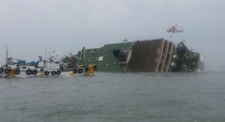 У берегов Южной Кореи терпит бедствие судно с более 400 людьми на борту