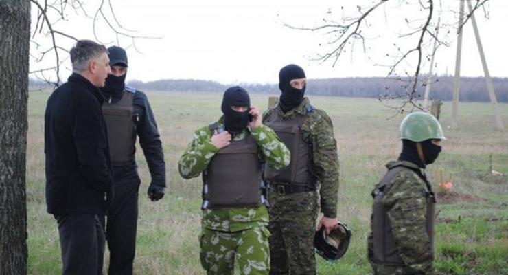 В Донецке вооруженные люди окружили райотдел милиции