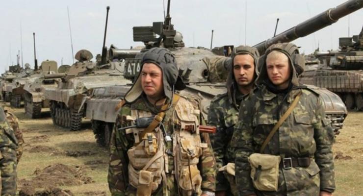 Турчинов подписал закон об усилении материально-финансового обеспечения военных