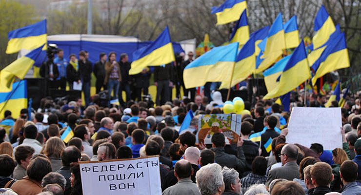 В Донецке и Краматорске тысячи людей вышли за единую Украину