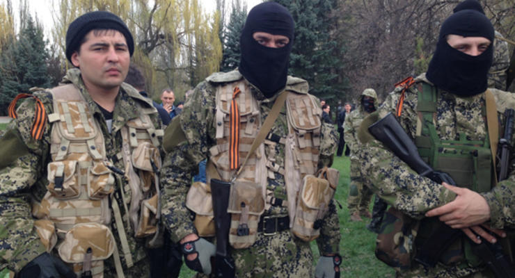 Боевик в Славянске снял маску и признался: он из ГРУ