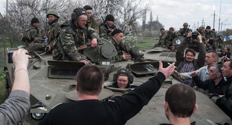 Активисты Донецкой самообороны обещают вернуть четыре БМД - Минобороны