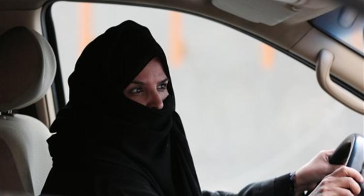 В Саудовской Аравии арестовали севшую за руль женщину