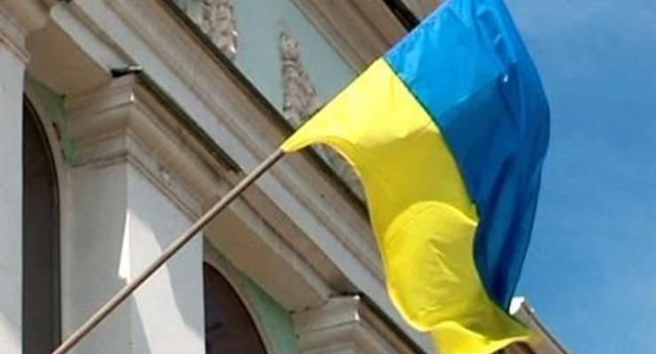 Неизвестные напали на здание Меджлиса и сняли украинский флаг